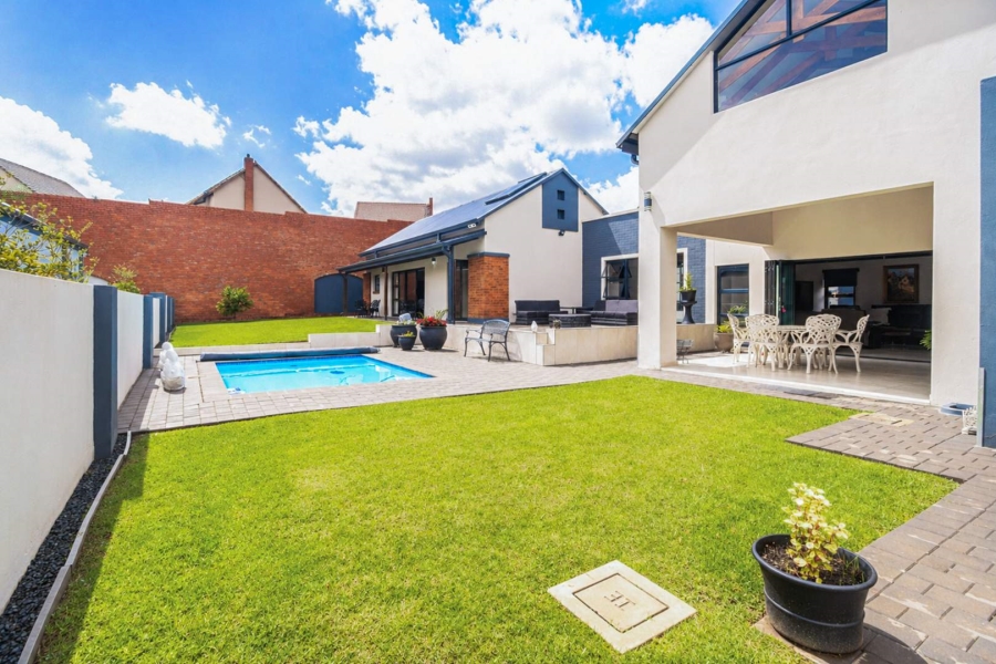 4 Bedroom Property for Sale in Meerhof North West